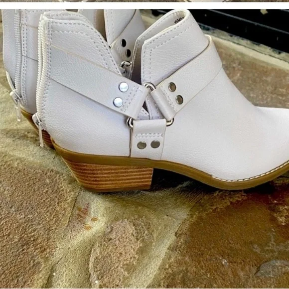 DOLCE VITA Dennys white western horsebit cowboy ankle booties block heel - Picture 4 of 6